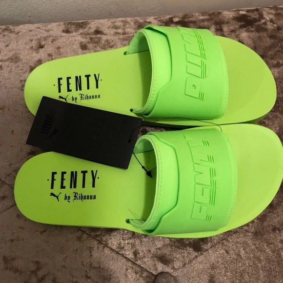 🛑SOLD🛑 fenty puma slides - Picture 4 of 4